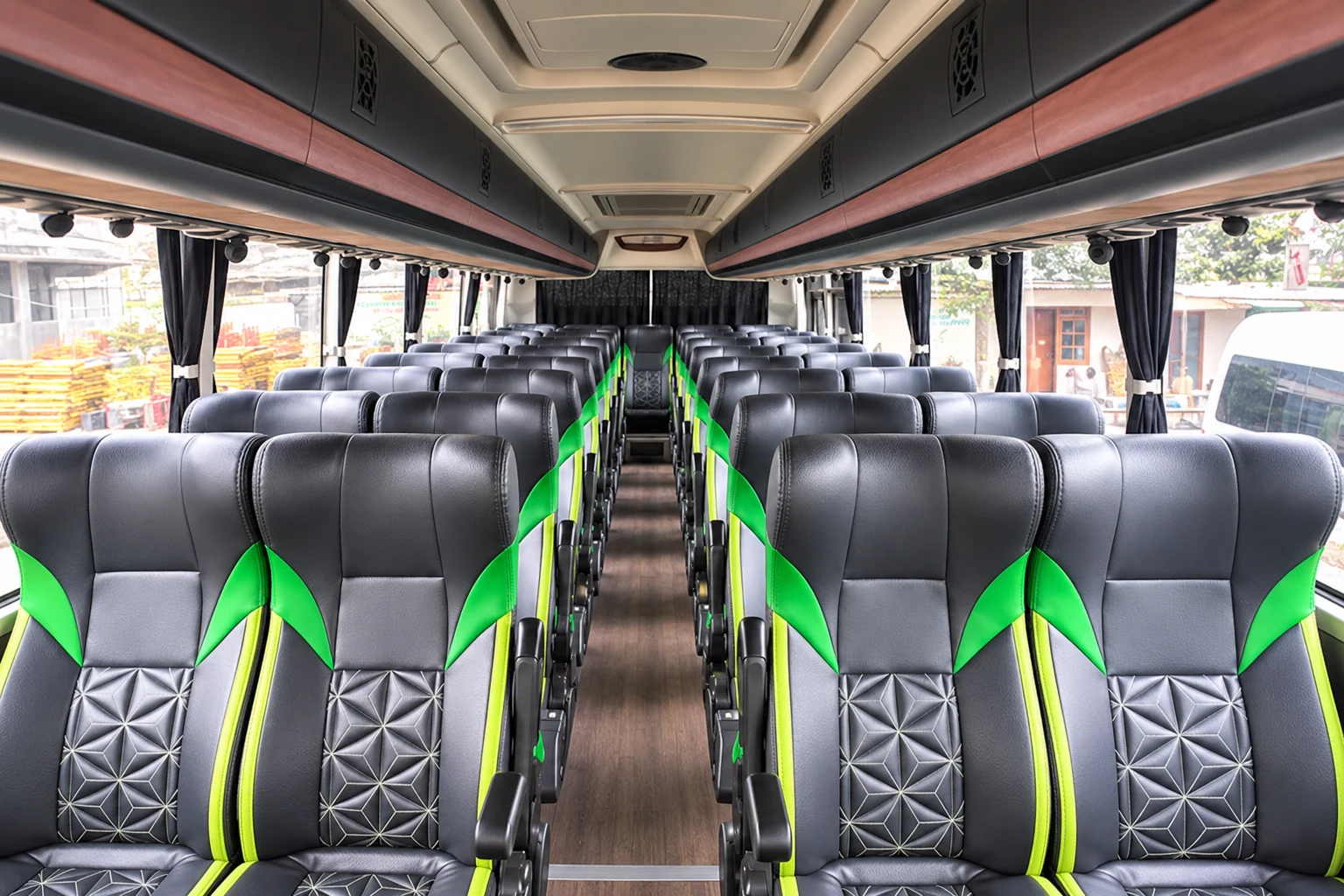 Bus Medium Darunnajah — interior kabin